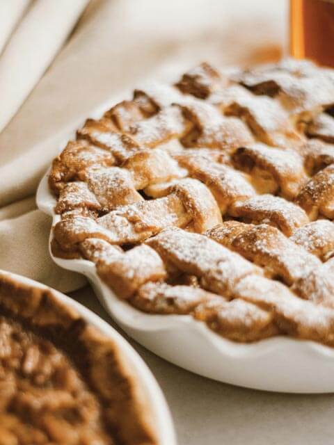 torta americana alle mele decorata con le losanghe