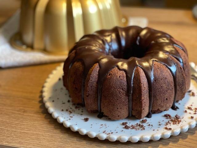 Tunnel of Fudge Cake e lo stampo per bundt