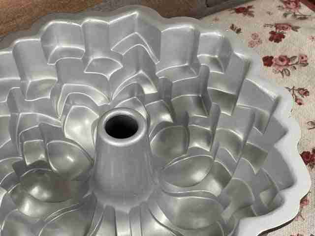 interno dello stampo Blossom di Nordic Ware