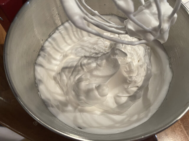 aquafaba o acquafaba acqua dei ceci montata a neve