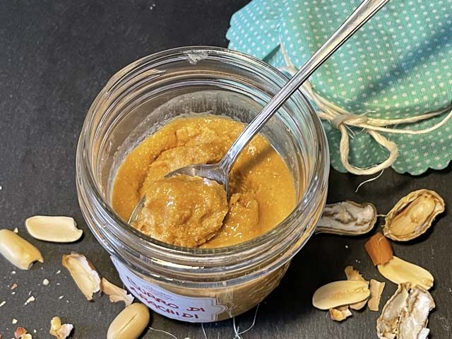 burro di arachidi fatto in casa con la ricetta facile e veloce