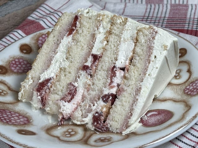 Fetta di Chiffon Cake farcita alle fragole