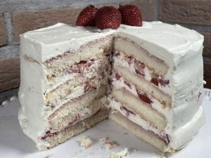 Chiffon Cake farcita con crema al mascarpone e fragole