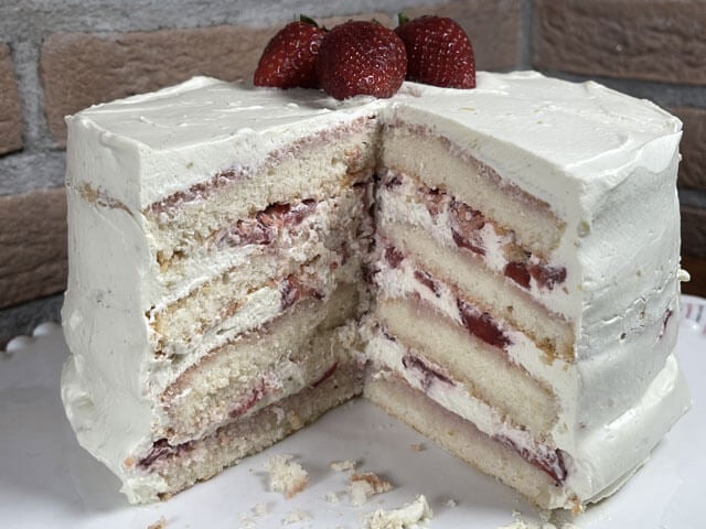 Chiffon Cake farcita con crema al mascarpone e fragole