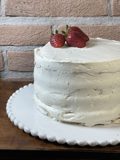 Chiffon Cake farcita per compleanno con le fragole