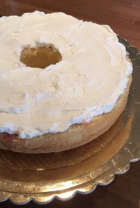 primo strato della Chiffon Cake farcita con crema al formaggio
