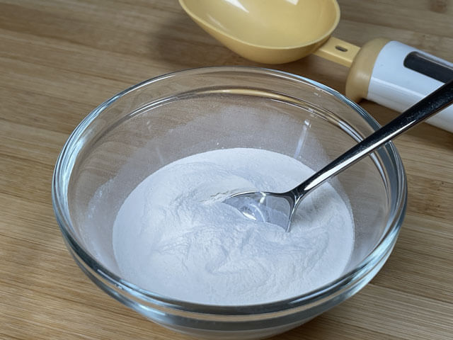 Gomma di Xantano in polvere facile da dosare con una bilancia digitale