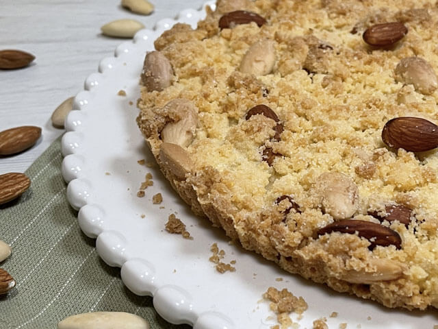 Sbrisolona senza glutine intera friabile e ricca di mandorle