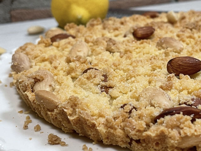 Sbrisolona senza glutine intera ricca di mandorle