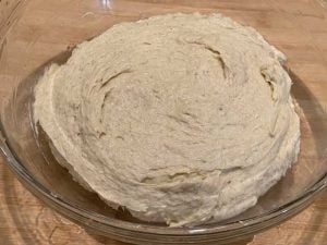 impasto della torta di rose senza glutine pronto per la lievitazione