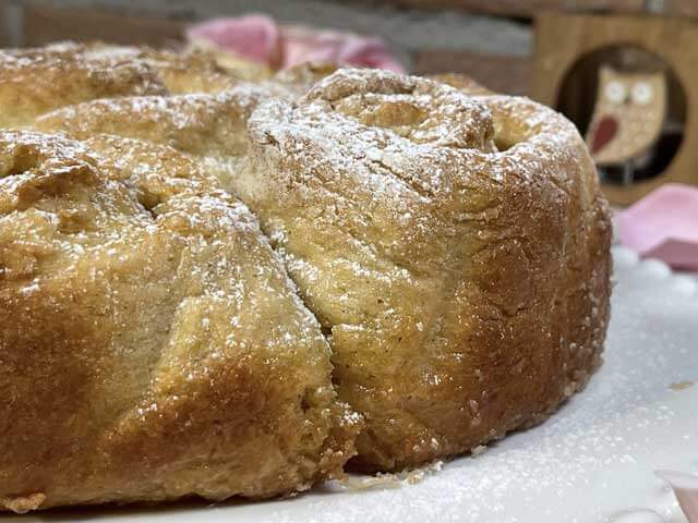 La torta delle rose senza glutine lievitata perfettamente, alta e profumata
