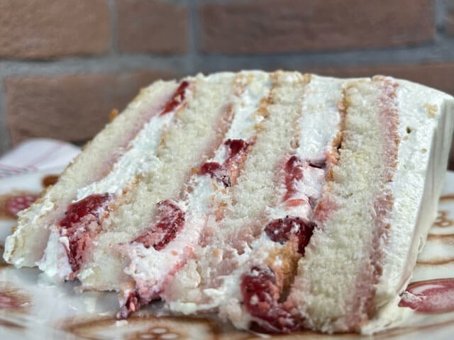 fetta di chiffon cake farcita con crema al mascarpone