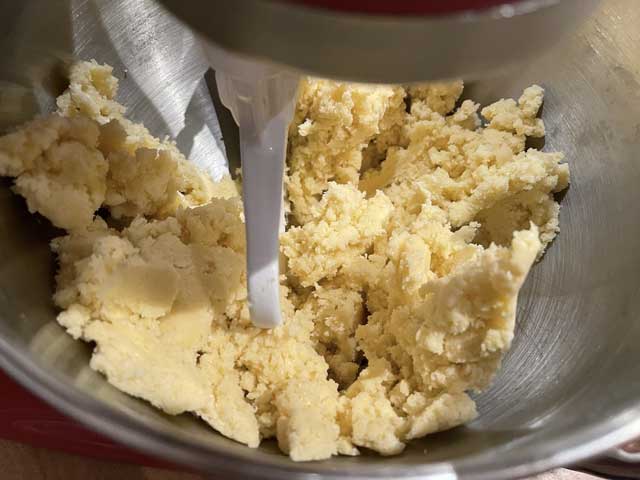 impasto della pasta frolla perfetta nella planetaria