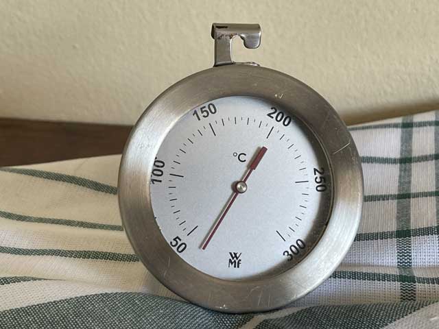 termometro da forno per verificare la temperatura nel forno