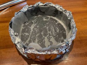 Tortiera a cerniera e alluminio per la cheesecake vegana