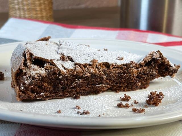 Torta tenerina senza burro al cioccolato morbida che si scioglie in bocca