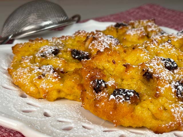 zaletti ricetta originale veronese con uvetta e pinoli spolverati di zucchero a velo