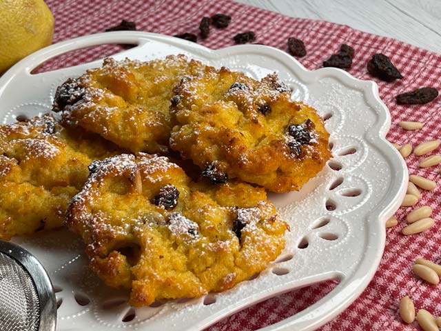 ricetta originale zaletti morbidi con farina di mais, uvetta e pinoli