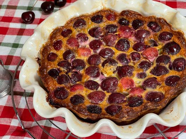 torta di ciliegie francese o clafoutis di ciliegie