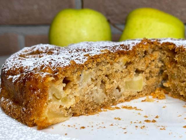 fetta di torta di mele vegetariana