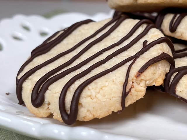 Biscotti vegani al cocco e cioccolato fondente