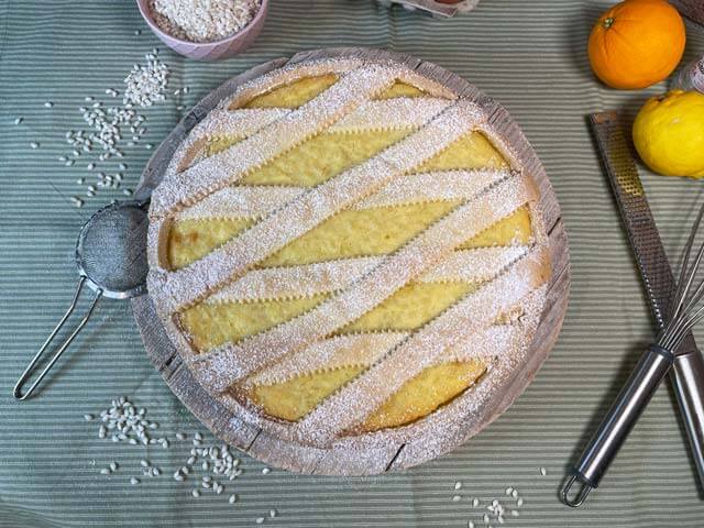 pastiera senza glutine con perfetto intreccio delle losanghe