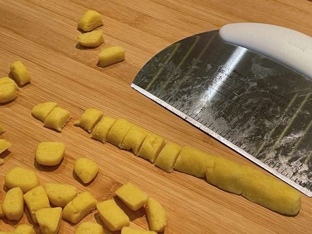 formazione degli struffoli senza uova e burro vegani