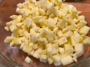 mele a dadini per crumble di mele senza glutine