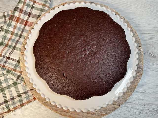 torta caprese vegana appena sfornata