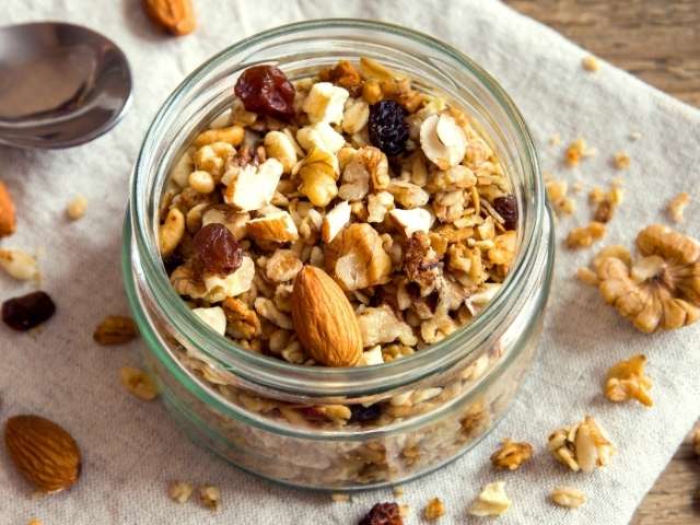 granola fatta in casa senza zucchero nel barattolo