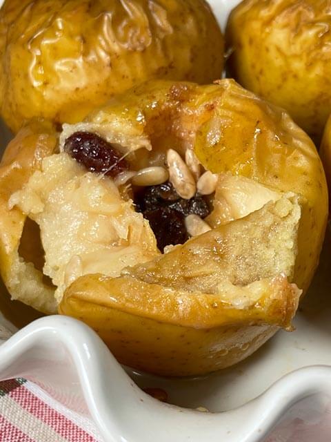 mele cotte senza zucchero con uvetta e pinoli