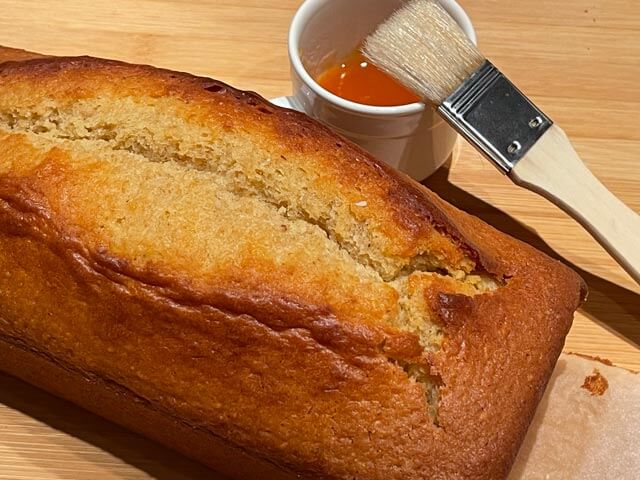 plumcake con farina di mandorle appena sfornato