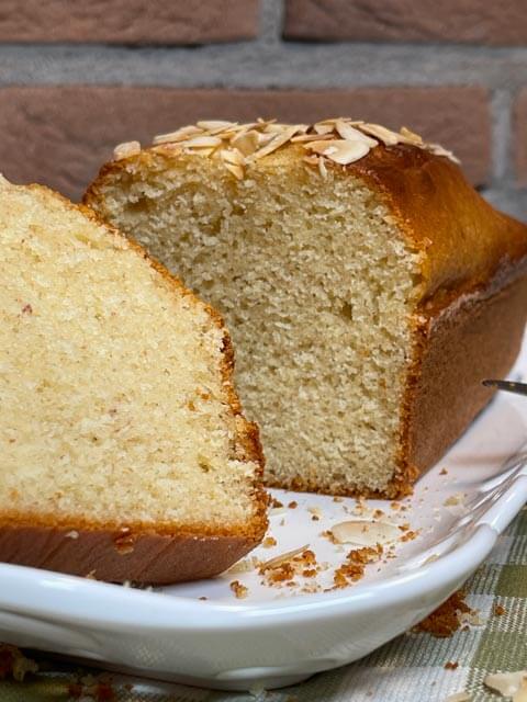 plumcake con farina di mandorle morbido e fragrante