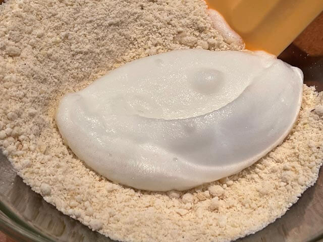 come montare gli albumi per gli amaretti senza glutine