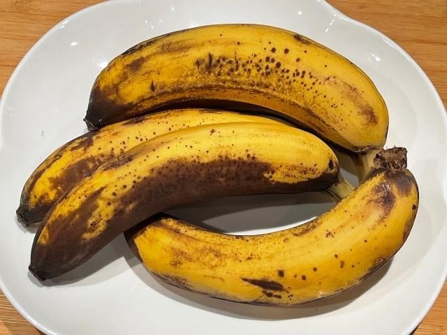banane mature per perfetti pancake vegani alla banana