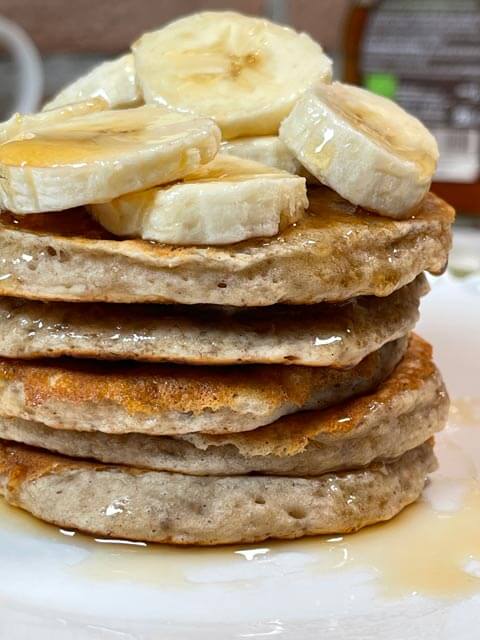 pancake alla banana senza uova soffici, nutrienti e gustosi