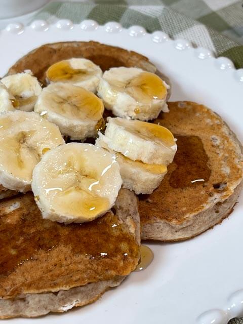 pancake alla banana senza uova per una colazione leggera e digeribile