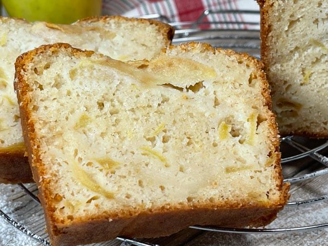 fetta di plumcake alle mele senza burro