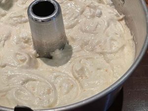 cerchi sulla superficie dell'impasto della angel cake