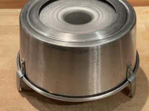 stampo per angel food cake con i tre piedini di appoggio