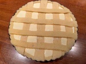 losanghe di frolla intrecciate sulla crostata alla ricotta e limone
