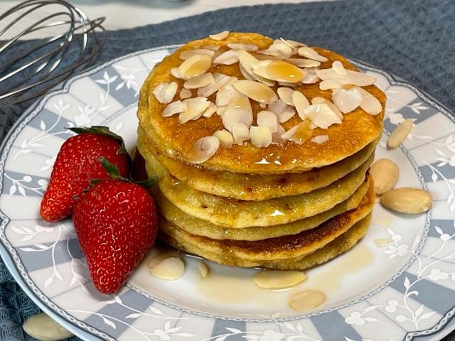 torre di pancake con farina di mandorle