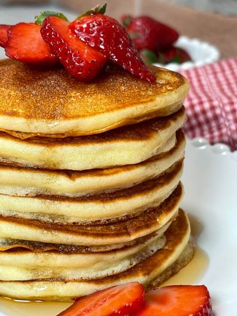 pancakes con farina di riso impilati soffici