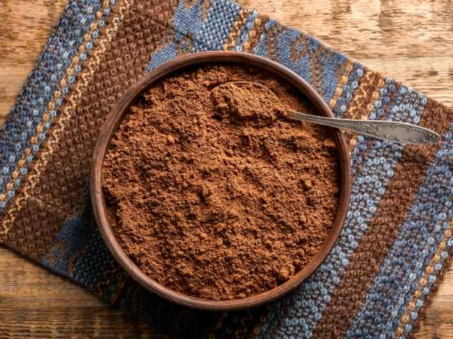 cacao amaro in polvere per la torta all'acqua
