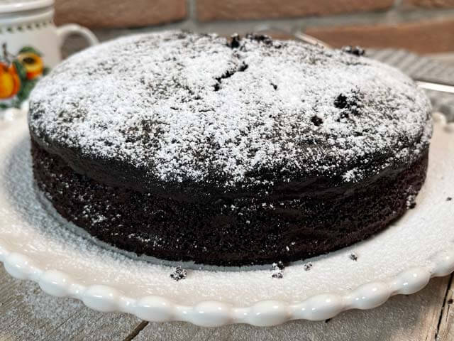 torta al cacao all’acqua con zucchero a velo