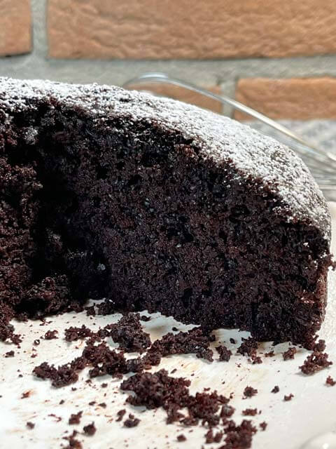 Torta al cacao all'acqua soffice e perfettamente lievitata