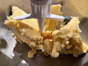 pasta frolla per la crostata amaretti e marmellata