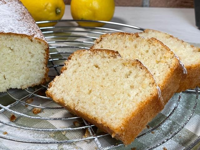 fette di plumcake vegano morbido e soffice