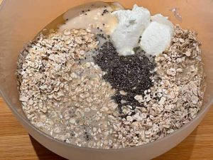 ingredienti per preparare overnight oats con avena