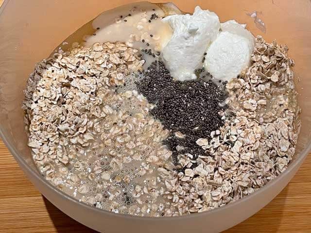 ingredienti per preparare overnight oats con avena